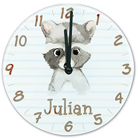 timalo® Wanduhr Tiere Kinderzimmer personalisiert mit Namen | Geschenk Uhr für Kinder mit süßen Tiermotiven | Waschbär glasuhr-t-08