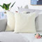 Mandioo 2er Set 50x50 cm Cremegelb Faux Fur Flauschigen Kissenbezüge Moderne Künstlich Pelz Kissenhüllen Dekorative Sofakissen Dekokissen Weicher Zierkissenbezug für Wohnzimmer Sofa Schlafzimmer