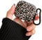 Reownest Custodia per AirPods di 4a Generazione (2024), Custodia Estetica Carina con Motivo Leopardato in Silicone Antiurto per Ragazze e Donne con Portachiavi per AirPods 4 –Marrone Scuro