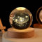 3D Kristallkugel Nachtlicht,USB 3D Mond Planeten Sonnensystem Universum Lampe,Glaskugel Lampe mit Holzsockel,Weihnachten Geburtstag Valentinstag Astronomie Geschenke LED Ball Lampe