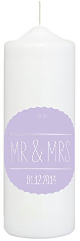 Hochzeitskerze Mr & Mrs in Weiß mit Datum, Flieder hinterlegt - personalisiert mit Hochzeitsdatum, finaler Wachs-Überzug für ebenmäßige Oberfläche
