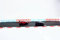 Overdrive-Racing Leitplanken mit Pfeilen kompatibel mit Carrera Hybrid - Begrenzung Kurven Gerade Bande Zaun Fangzaun, Farbe:Weiß-Blau & Weiß-Rot, Länge:6.30 Meter
