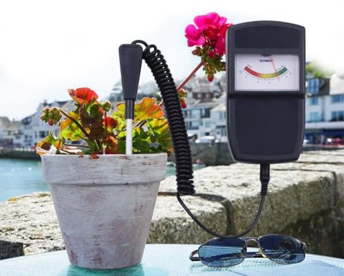 Prueba la acidez del suelo con medidor de pH dividido del suelo, para jardineros y entusiastas de las plantas