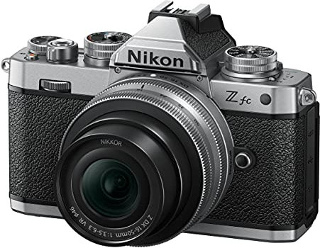 Nikon Z fc + NIKKOR Z DX 16-50 VR SE + Lexar SD 64GB, Mirrorless DX 20.9 MP, ghiere di controllo, mirino elettronico, 4K, monitor angolazione variabile, argento [Nital Card: 4 Anni di Garanzia]