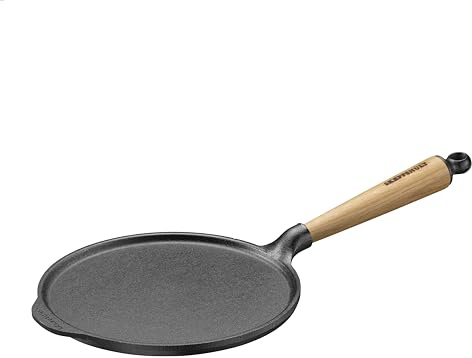SKEPPSHULT Pfannkuchen Pfanne aus reinem Gusseisen mit Eichenholzgriff Ø 23 cm mit praktischer Aufhängeöse für aller Herdarten geeignet