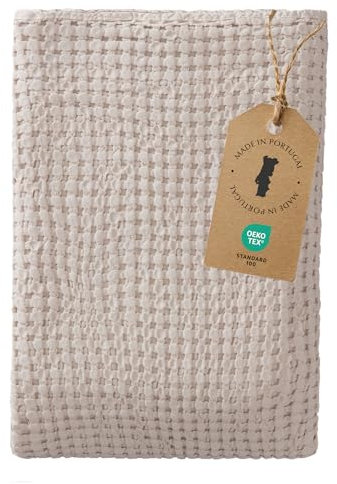 URBANARA Veiros Tagesdecke 220x240 cm I 100% Baumwolle Made in Portugal Waffelpique Nachhaltig & Weich I Sofa Bett-Überwurf Couchdecke Wohndecke Kuscheldecke Plaid Bedspread Oeko Tex 100 I Beige