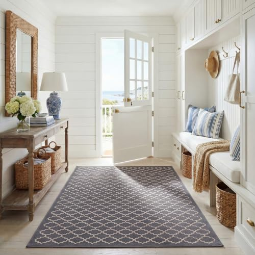 SAFAVIEH Geometrisch Teppich für Innen - & Außenbereich - Wasserdicht - Courtyard Collection, Kurzer Flor, Anthrazit und Beige, 122 X 170 cm