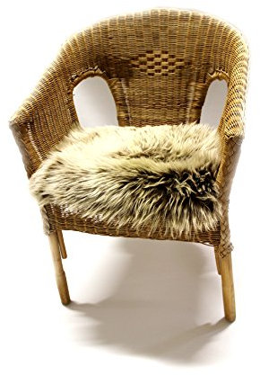 Förster-Fellnest: Besondere Sitzauflage aus echtem Lammfell, 40x40 cm, braun-beige, atmungsaktiv, Stuhlauflage, Dekokissen, Couch- und Sesselauflage, Klassisch, für Entspannen, Essen, Dekorieren