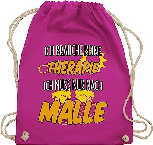 Shirtracer Turnbeutel Rucksack - Ich brauche keine Therapie ich muss nur nach Malle - Unisize - Fuchsia - accessories urlaub mallorca juterucksäcke party turnsack sprüche beutel stoff trainingsbeutel