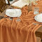 Artoid Mode Boho Käsetuch Gaze Orange Hochzeit Tischläufer 80x300 cm, Waschbar Tisch Dekoration Party Geburtstag Valentinstag Babyparty Dekor