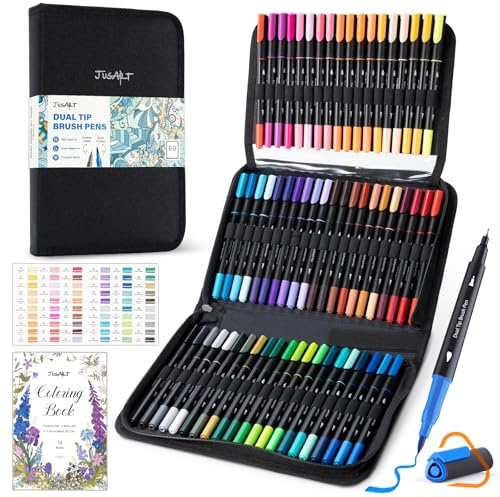 JusArt 60 Farben Marker & Filzstifte für Malbücher für Erwachsene | Kein Ausbluten, Doppelspitze, Dreieckgriff, feine & Pinselspitzen, wasserbasiert, 33 % mehr Tinte, inklusive 200-g/m²-Malbuch