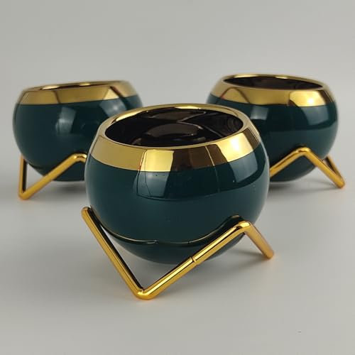 Garmoru 3 Mini Macetas Decorativas Modernas de Cerámica con Soporte Dorado y Plantas Artificiales - Decoración del Hogar y Oficina - 8 cm Altura (Verde)