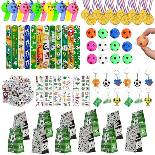 Yoyika 134pcs Calcio Gadget Festa Compleanno Bambini, Set di Calcio Gadget Festa Compleanno Regalo Include Medaglie, Fischietti, Portachiavi, Palloni da Calcio, Adesivi, Braccialetti/ Borse da Calcio