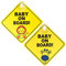 TIESOME Baby on Board Auto Warnschilder, 2 Stück Sicherheits Autoschild mit Saugnäpfen Abnehmbarer Kinder-Sicherheitswarnaufkleber für das Auto Gelb süß Baby on Board Aufkleber Auto (Stil 1)
