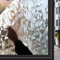 Zindoo Fensterfolie Selbsthaftend 90x300cm Dekorfolie Blickdicht Sichtschutzfolie Ohne Kleber Gute Privatsphäre Schutz für Badezimmer, Duschkabine Sowie Türen, Umkleide und Konferenzräume