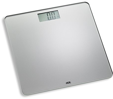 ADE Digitale Personenwaage BE 1513 Leevke. Elektronische Badezimmerwaage mit klassisch eleganter Wiegefläche aus Sicherheitsglas. Zur genauen Gewichtsbestimmung bis 180 kg. Inklusive Batterie. Silber