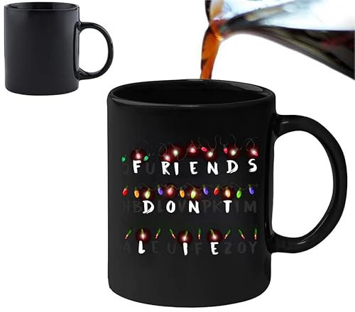 Friends Don’t Lie Magic Mug | Farbwechsel Tasse Schwarz | Geschenkidee für Männer Frauen Teenager | Lustige Tasse inspiriert von der Serie | Kaffeetasse für Geburtstag Weihnachten Büro Zuhause