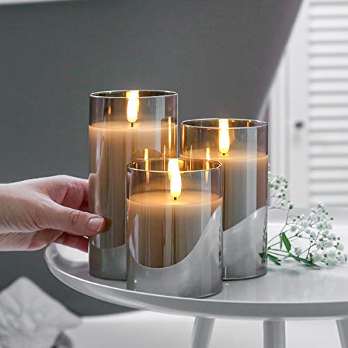 Festive Lights - Echtwachs LED Kerze – unglaublich echte Flamme mit brennenden Dochteffekt, batteriebetrieben - EXKLUSIV Grau im getönten Glas, 3er Pack (S/M/L)