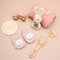 Youuys Personalisierter 7-Teilig Baby Geschenk zur Geburt für Neugeborene, Baby Geschenk Mädchen Junge, Badetücher, Rassel, Schnuller, Meilensteinkarten, Lätzchen, Bürste, Geschenkverpackung (Hase)