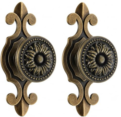 QZKJQDD Cupboard Door Knobs, 2 Pack Antique Brass Look Drawer Pulls with Backplates, Vintage Zinc Alloy Cabinet Handles, Single Hole Round Floral Handle for Kitchen Cupboard, Wardrobe, Dresser