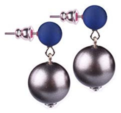 Adi Modeschmuck Polaris Ohrring 'Jasmine', ein 8mm Polaris Ohrstecker kombiniert mit einer farblich abgestimmten 14mm Metallicperle, handgefertigt in Berlin (Marineblau mit Dunkelsilber metallic)