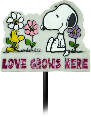 Spoontiques Gartendekoration – Gartenstecker – dekorativer Pfahl für Rasen und Hof – 61 cm hoch – langlebiges, wetterbeständiges Harzschild für Heimdekoration – Peanuts Love Grows Here Gartenstecker