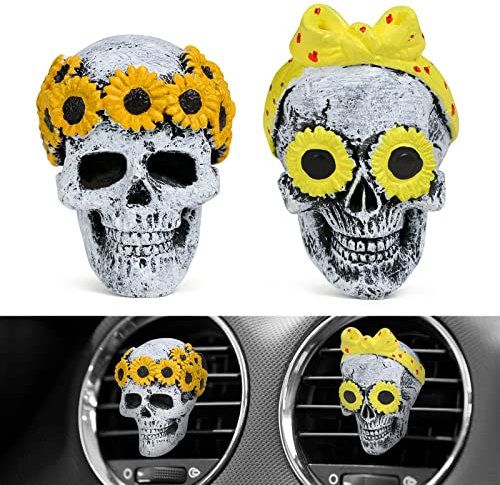 URAQT Totenkopf Auto Diffuser,2 Stück Auto Lufterfrischer Deko Armaturenbrett Innenraum Zubehör Lustig Parfüm Dekoration für Auto Büro, Geschenke für Frauen Männer (Mit Aromatherapie-Tabletten)