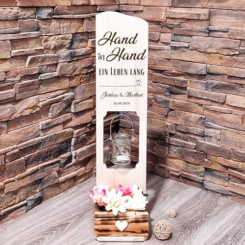 Holz Deko Schild-Hand in Hand ein leben lang, personalisiert mit Namen und Datum des Brautpaares.