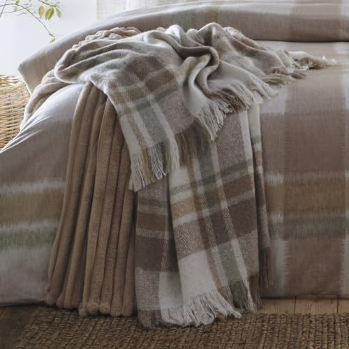 Appletree Verbier Natural Bedspread Medium – Check Maximalist Bedding – Faux Fur Polyester – Natural Check Bedroom Decor