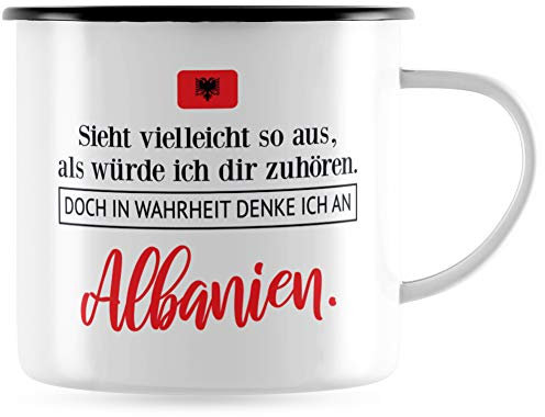 JUNIWORDS Emaille-Tasse, Sieht vielleicht so aus, als würde ich dir zuhören. Doch in Wahrheit denke ich an Albanien (1001291), Schwarzer Tassenrand