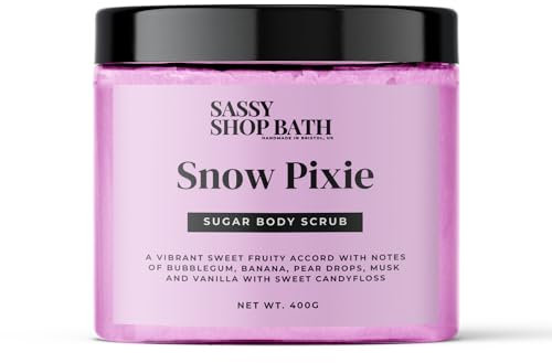 Sassy Shop Wax - Sugar Body Scrub, Snow Pixie - Sanftes Peeling & langanhaltende Hydratation, mit einem erhebenden Duft - Für weiche, glatte und strahlende Haut - 400 g