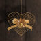 com-four® Deko Weihnachts-Herz - glitzernde Weihnachtsdekoration zum Aufhängen - Adventsdekoration mit Schleife, Blüte und Kugel - goldfarbener Deko-Anhänger (Herz - goldfarben)