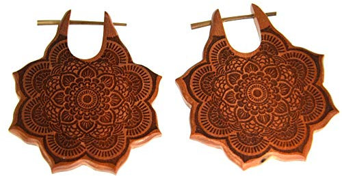 CHICNET Pin Creolen Stick Ohrringe groß aus Holz, Horn Stick 1.6mm, Unisex Damen Herren Ohr Schmuck, rotbraun Sawoholz Mandala Blume 53mm