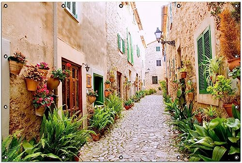 Wallario Outdoor-Poster für Garten oder Balkon Südländische Gasse mit Alten Häusern und grüner Oase, Motivbanner Größe: ca. 120 x 180 cm, Outdoor-Bild