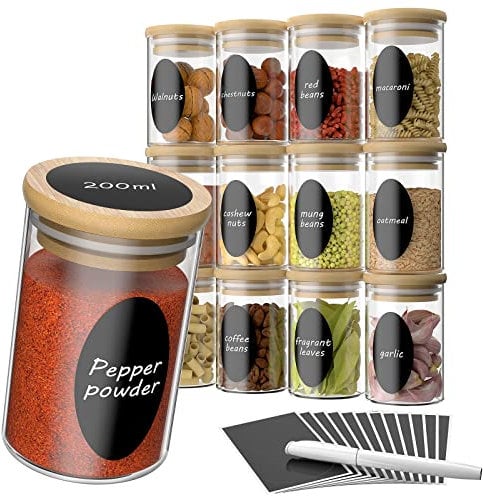 FINEW Gewürzgläser Set Rund - 12 x 200ml, Gewürzdosen aus Glas Glasbehälter mit Bambusdeckel, Gewürzstreuer Set mit Etiketten & Marker, Gläser für Gewürze, Tee, Lebensmitteln Aufbewahrung