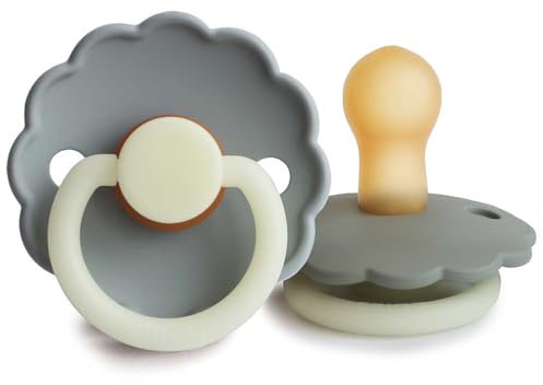 FRIGG Daisy Night Schnuller 2 Packung | Latex Schnuller | BPA-Frei | Hergestellt in Dänemark | Symmetrischer Sauger in Kirschform (French Gray Night/Portobello Night, Größe 1 (0-6 Monate))
