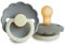 FRIGG Daisy Night Schnuller 2 Packung | Latex Schnuller | BPA-Frei | Hergestellt in Dänemark | Symmetrischer Sauger in Kirschform (French Gray Night/Portobello Night, Größe 1 (0-6 Monate))