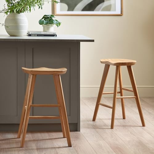 Julian Bowen Mulu Natural Solid Oak Bar Stool | Scandi Bar Stool for Kitchen or Home Bar, Solid Oak, Contoured Saddle Seat, Durable Construction