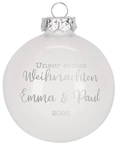 Herz & Heim® Weihnachtskugel aus Glas mit persönlicher Gravur/Rot oder Weiß/Matt oder Hochglanz/Ø 8 oder 10 cm/Verschiedene Motive Ø 10 cm, Weiß Hochglanz, Unser erstes Weihnachten
