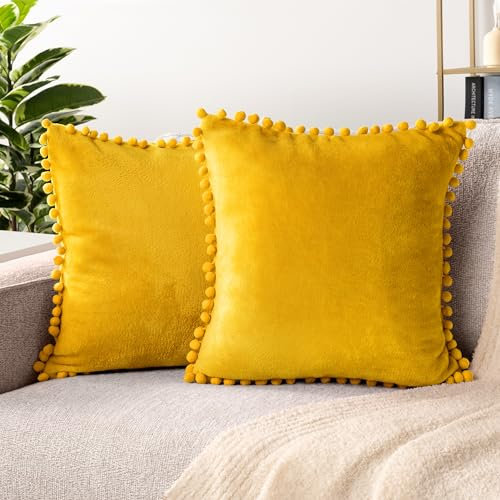 PAVILIA Senfgelb Wurfkissenbezüge Pom Pom 50,8 x 50,8 cm, 2er-Set, dekorative Kissenbezüge Bett Sofa Couch Boho Akzent Dekor Fleece Kissen Schlafzimmer Wohnzimmer Samt Quadratisch Euro Sham Pompons,