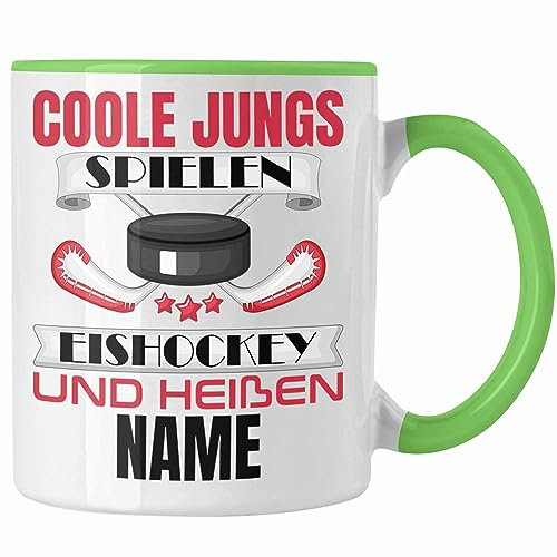 Trendation - Eishockey Tasse Geschenk Personlaisiert NAME Coole Jungs Spielen Eishockey und Heißen NAME (Grün)