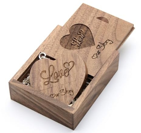Unidad Flash USB de Madera de 32 GB y Caja USB con diseño de Grabado Love y Our Story para Bodas/Novios/Padres/fotógrafos (Nogal, USB 3.0 de 32 GB)