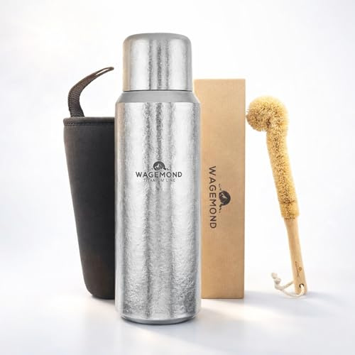 WAGEMOND Titan Thermosflasche 500 ml – ultraleicht & doppelwandig isoliert, 100% Titan, BPA-frei – mit magnetischem Becher, Teesieb, Schutzhülle & Reinigungsbürste – Outdoor, Camping, Büro