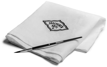 Josephinenhütte® Josephine Glaspflege-Set [SCHONENDE & PROFESSIONELLE Reinigung] - inkl. Leinentuch & Pinsel – für edle Gläser – fusselfrei & langlebig