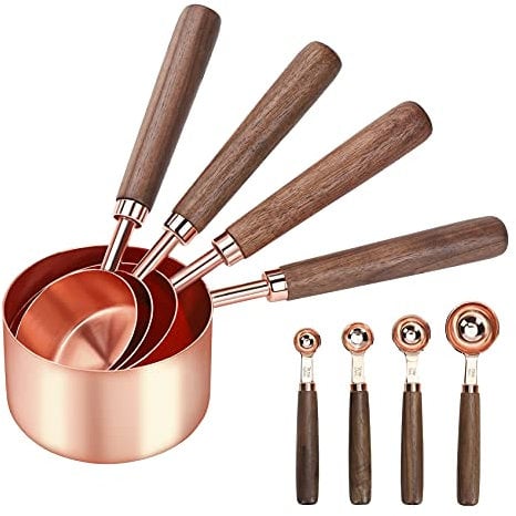 GuDoQi Cucchiai Dosatori Set, 8 Pezzi, Specchio In Acciaio Inossidabile Lucidato Premium, Manico in Legno, 4 Misurino Graduato, 4 Misurini Cucchiai per Misurare Razioni a Secco e Liquidi (Oro Rosa)