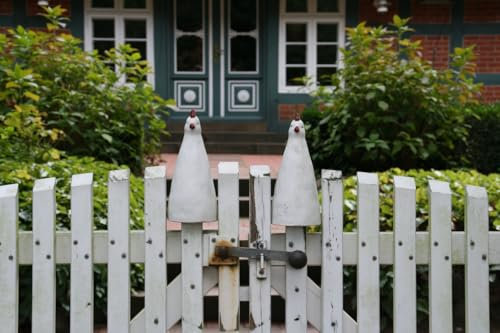 windschief-living Sehr süßer Landhaus Zaunhocker Huhn Elli, Zaunfigur aus Keramik, Gartendeko