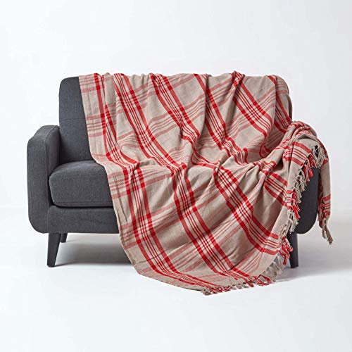 Homescapes extra große Tagesdecke mit Tartan-Muster, Sofa-Überwurf 255 x 360 cm mit Fransen, weiche Wohndecke aus 100% Baumwolle, Schottenmuster, grau-rot kariert, XXL-Größe