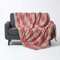 Homescapes extra große Tagesdecke mit Tartan-Muster, Sofa-Überwurf 255 x 360 cm mit Fransen, weiche Wohndecke aus 100% Baumwolle, Schottenmuster, grau-rot kariert, XXL-Größe