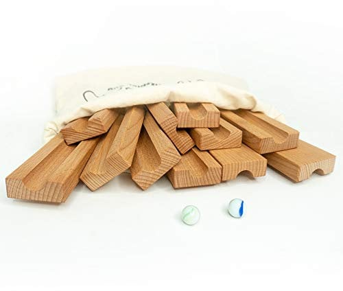 rewoodo Kugelbahn Murmelbahn Sandkasten Holz Outdoor Indoor inkl. 21 Murmeln mit Baumwollrucksack Premium Kinderspielzeug Holzspielzeug aus Deutschland
