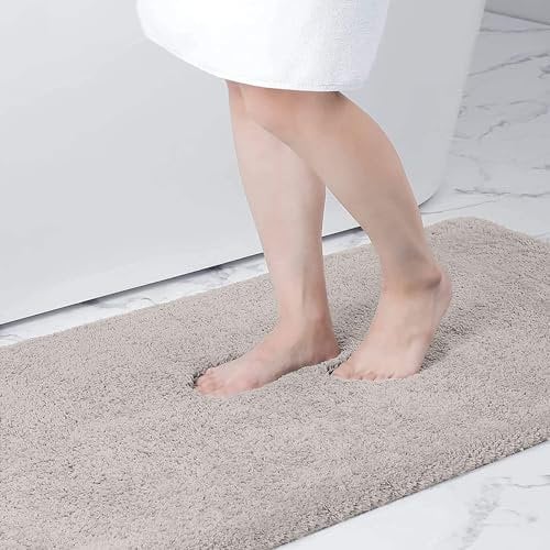 smiry Microfiber Bath Mat 50 x 75 cm, Non-Slip Super Absorbent Bathroom Mat, Extra Soft Machine Wash and Dry, Non-Shedding Bath Mats For Bathroom, Light Grey